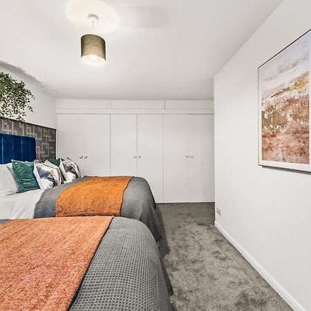 Elegant Retreat In Cheltenham - Garden & Parking Included Eksteriør billede
