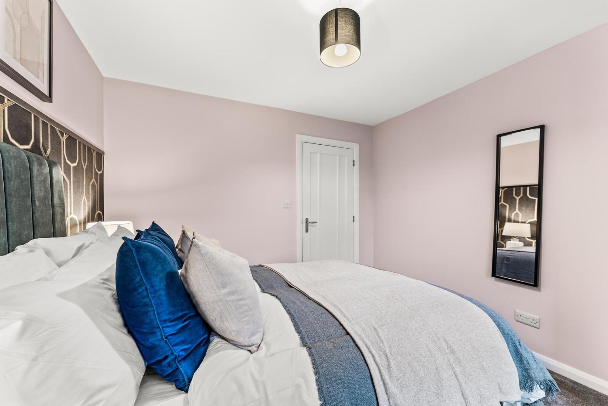 Elegant Retreat In Cheltenham - Garden & Parking Included Eksteriør billede