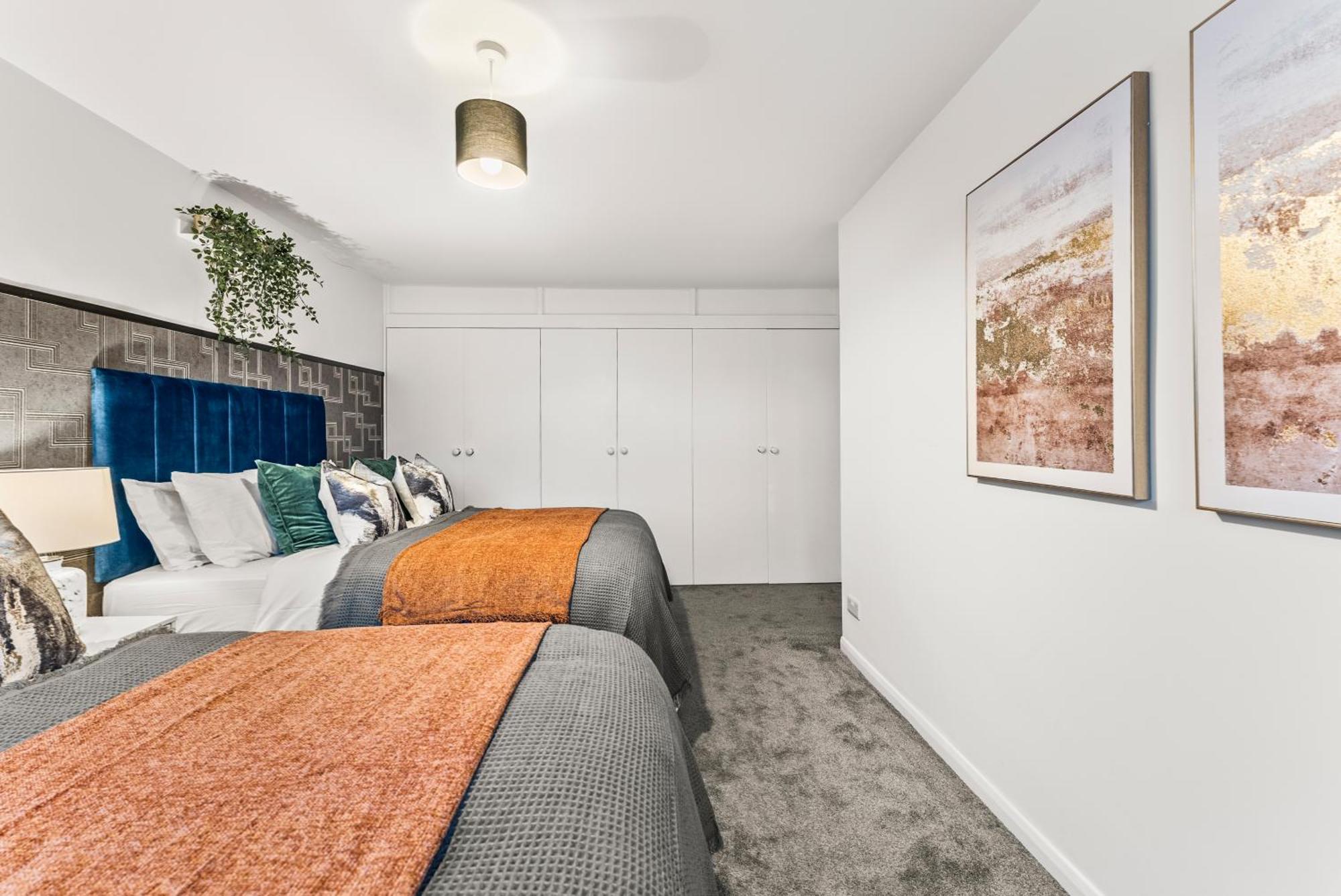 Elegant Retreat In Cheltenham - Garden & Parking Included Eksteriør billede
