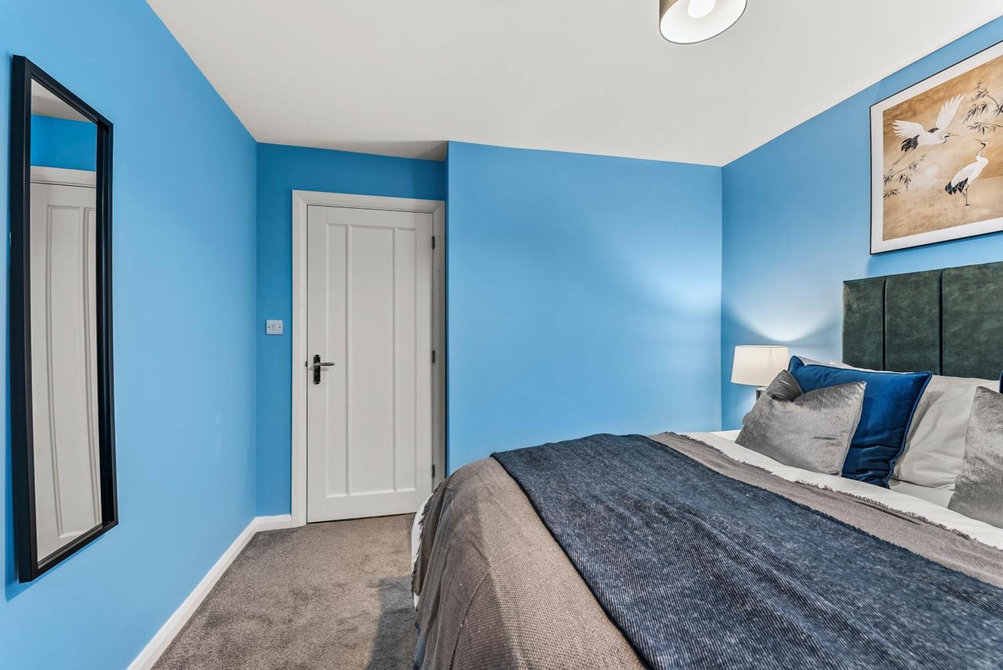 Elegant Retreat In Cheltenham - Garden & Parking Included Eksteriør billede