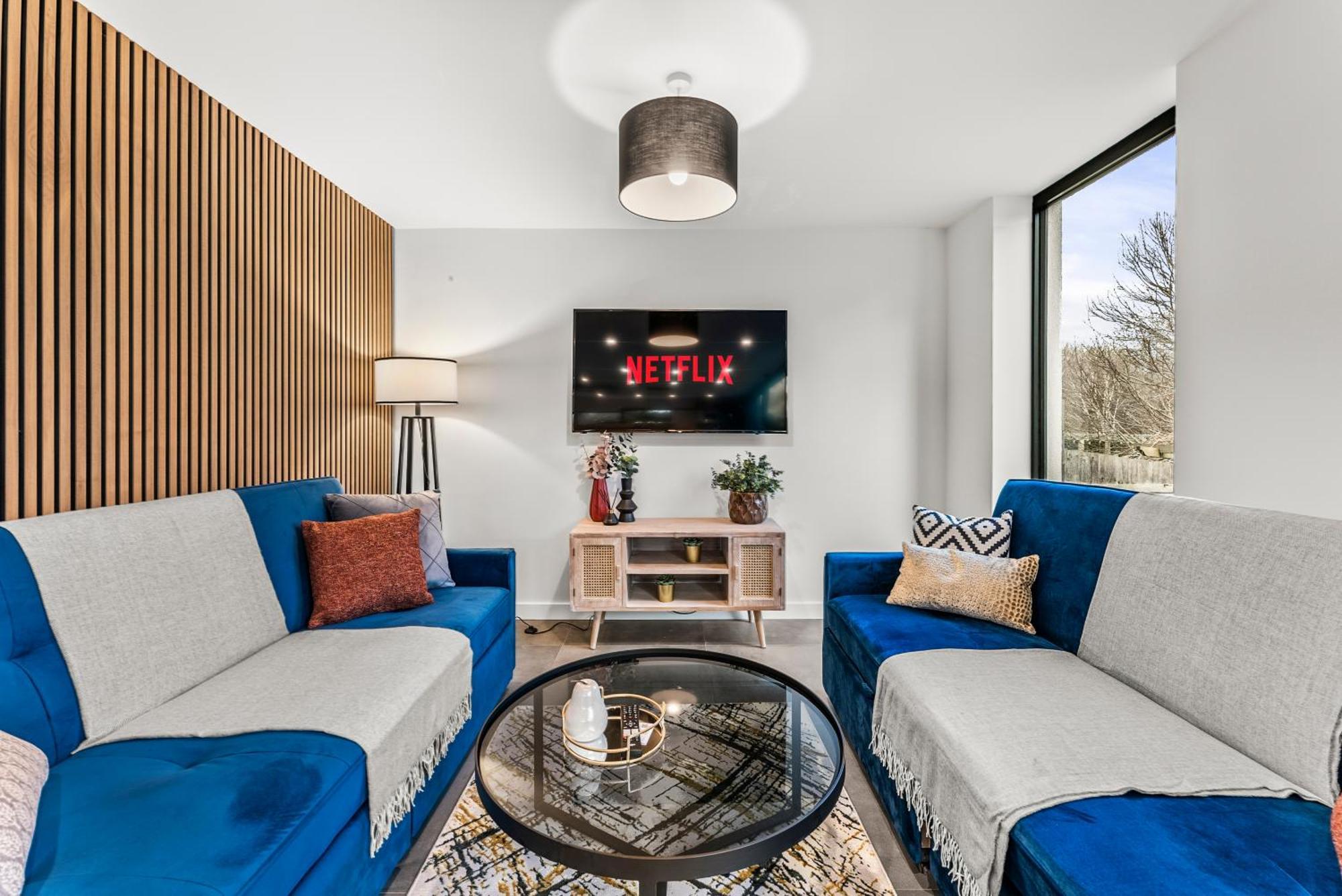 Elegant Retreat In Cheltenham - Garden & Parking Included Eksteriør billede