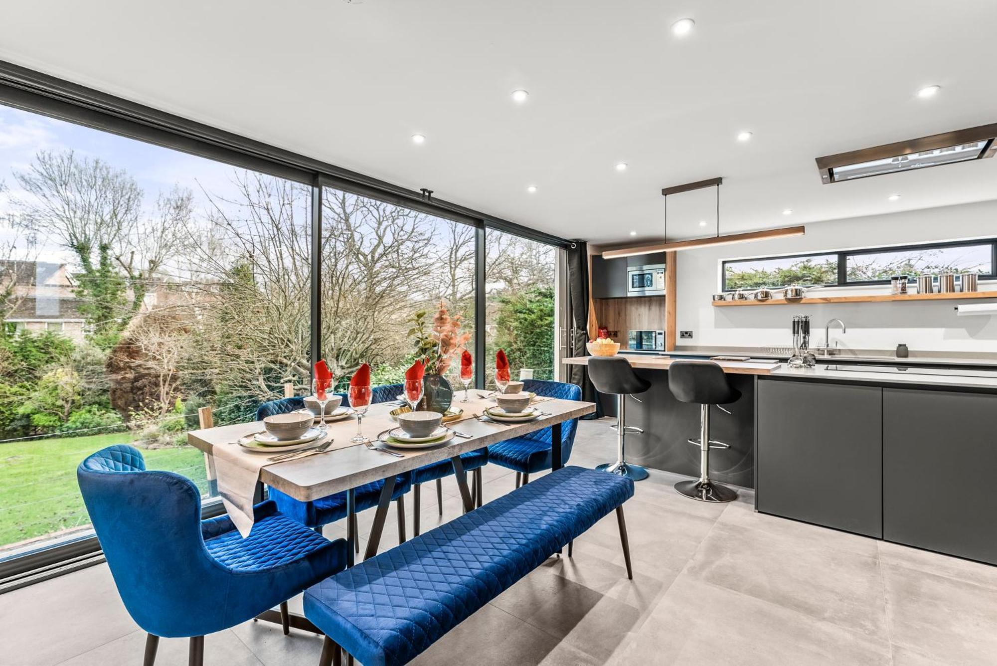 Elegant Retreat In Cheltenham - Garden & Parking Included Eksteriør billede