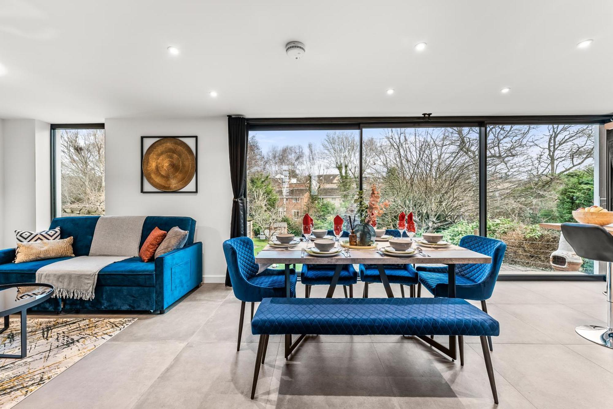 Elegant Retreat In Cheltenham - Garden & Parking Included Eksteriør billede