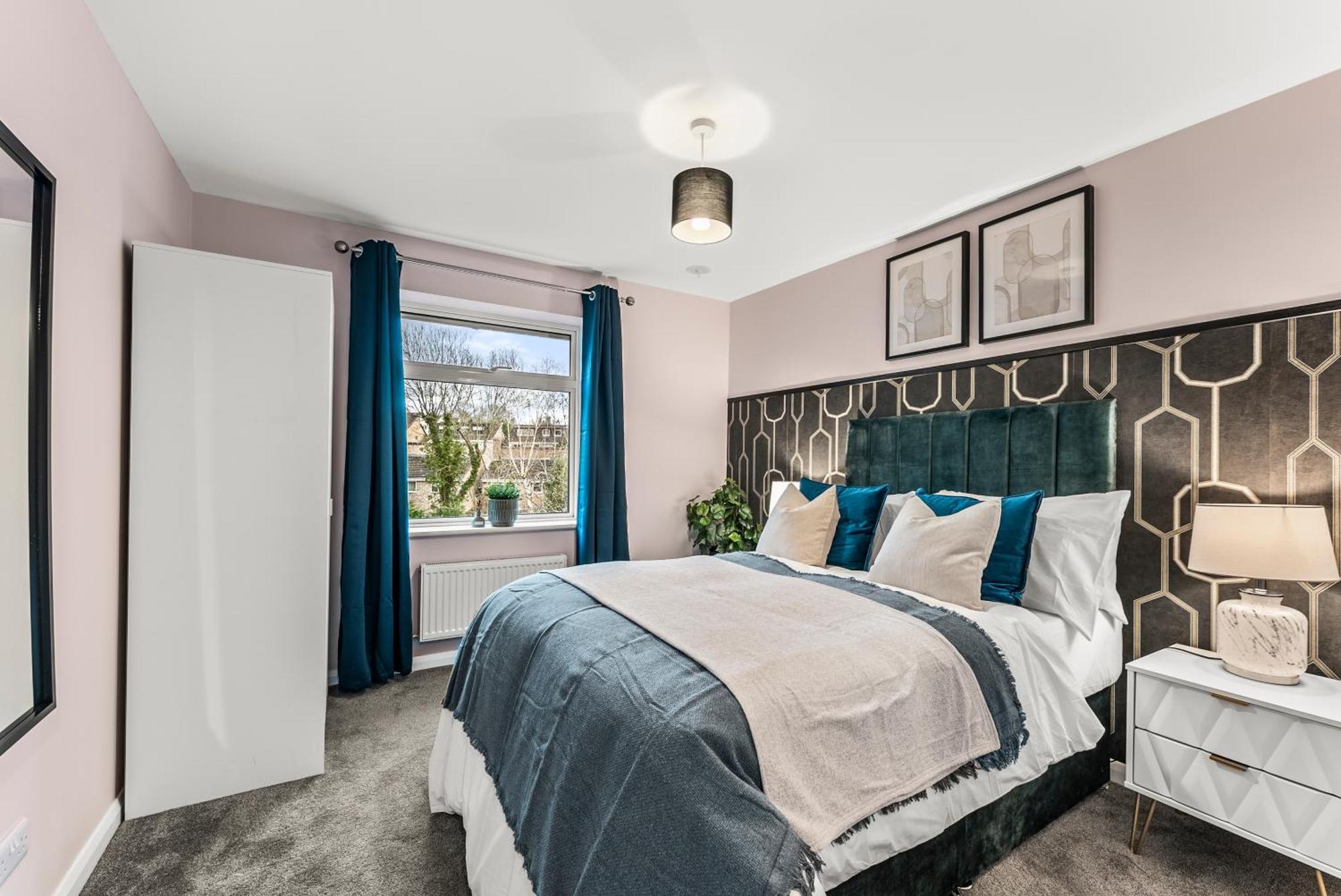 Elegant Retreat In Cheltenham - Garden & Parking Included Eksteriør billede