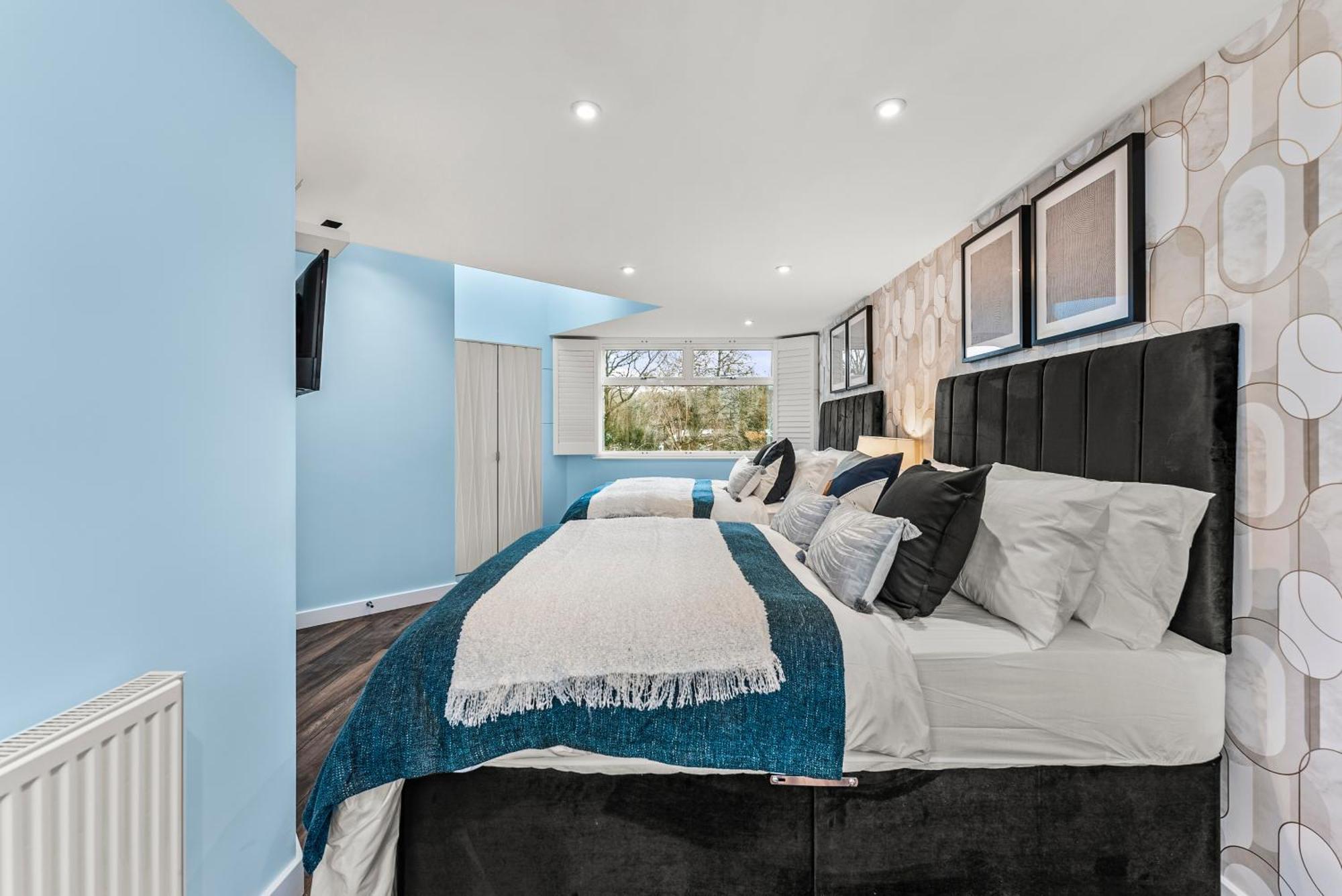 Elegant Retreat In Cheltenham - Garden & Parking Included Eksteriør billede