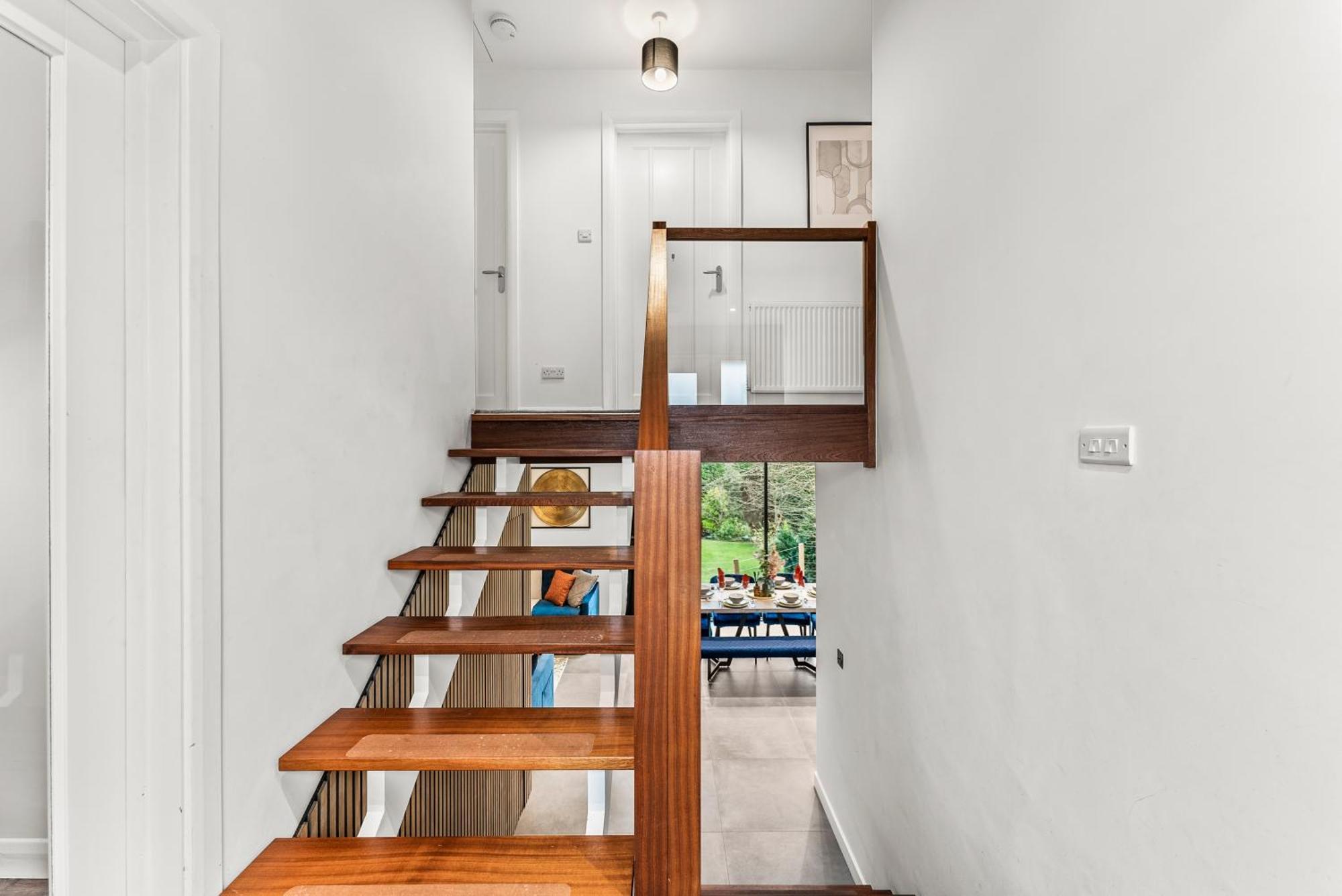 Elegant Retreat In Cheltenham - Garden & Parking Included Eksteriør billede