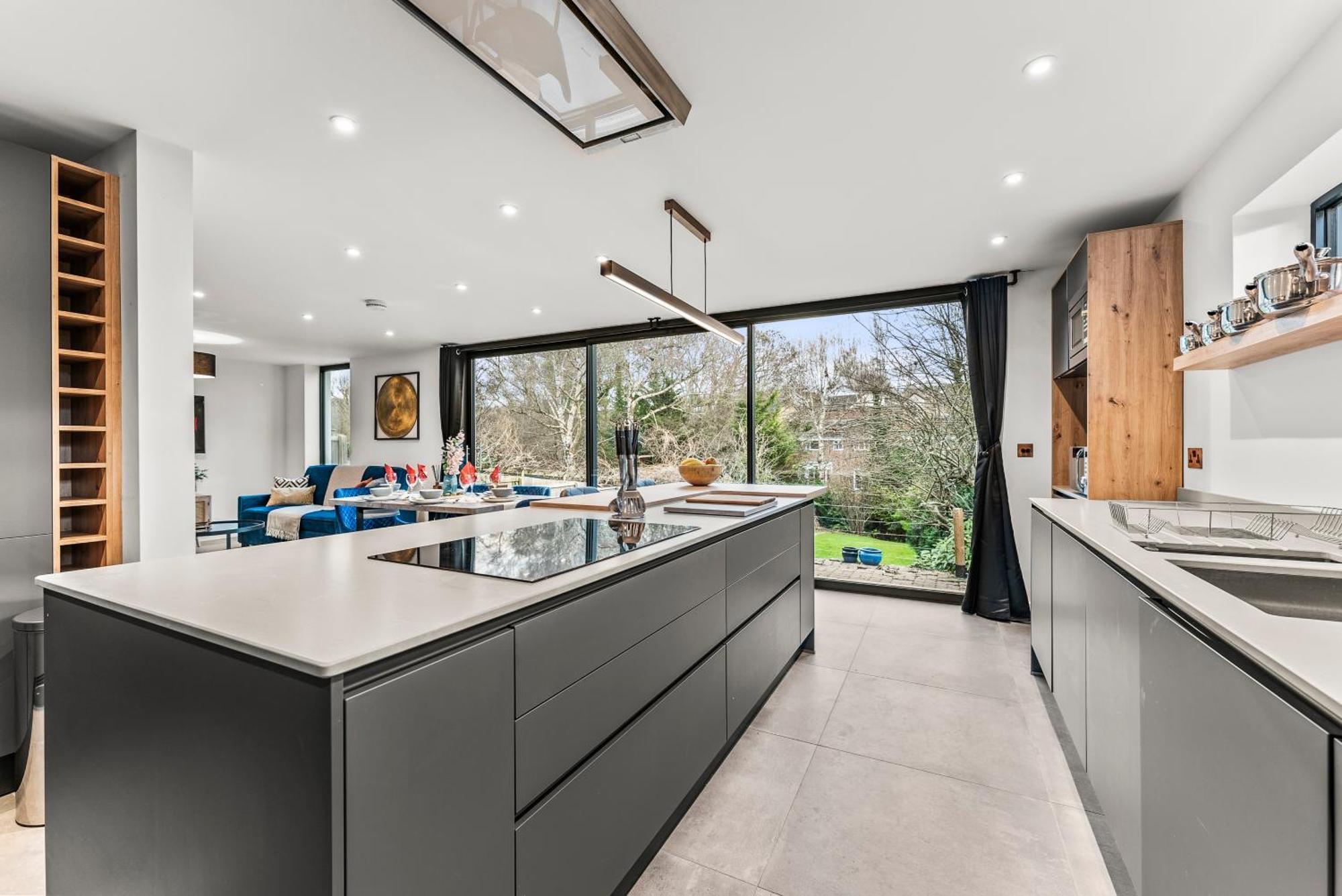 Elegant Retreat In Cheltenham - Garden & Parking Included Eksteriør billede