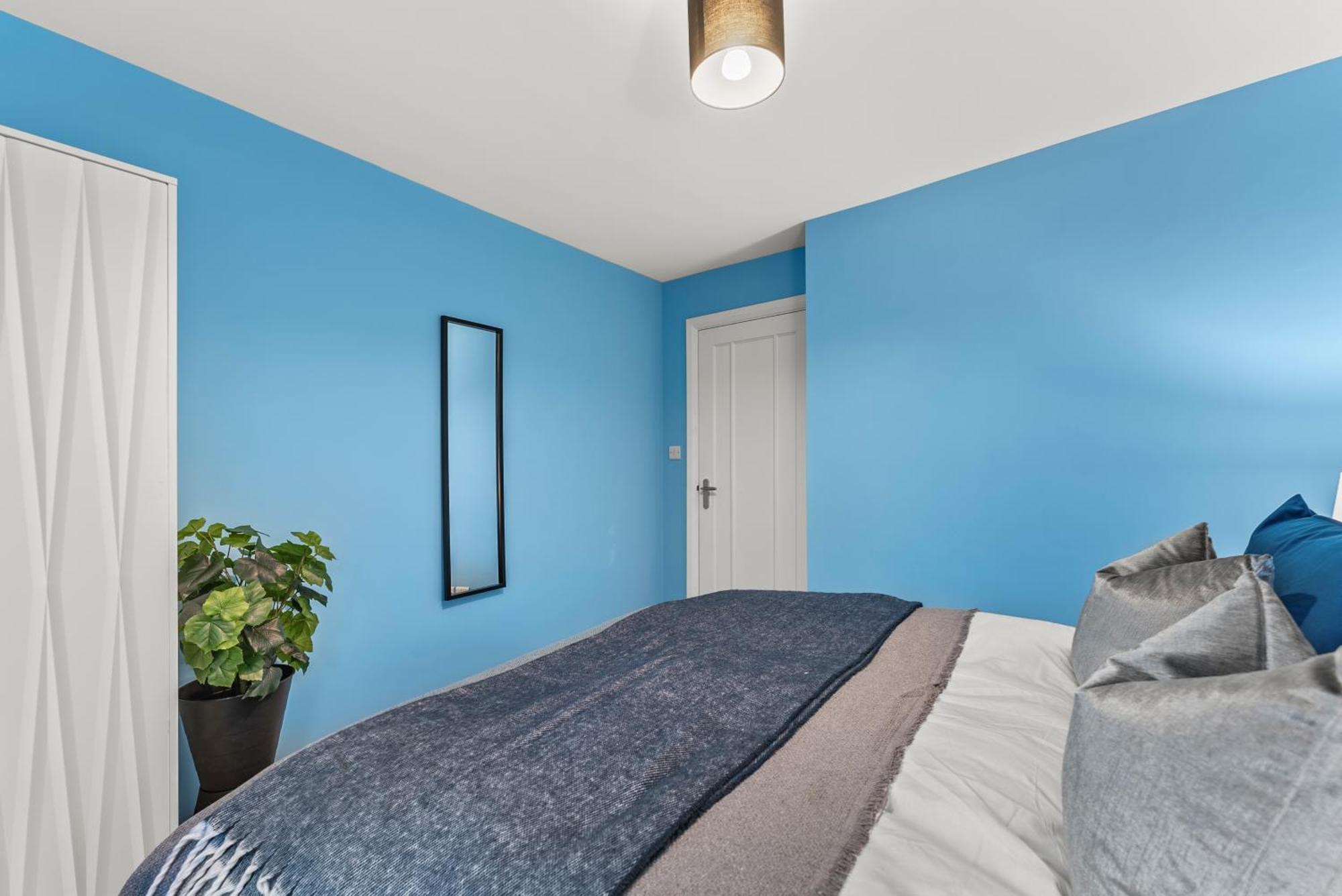 Elegant Retreat In Cheltenham - Garden & Parking Included Eksteriør billede