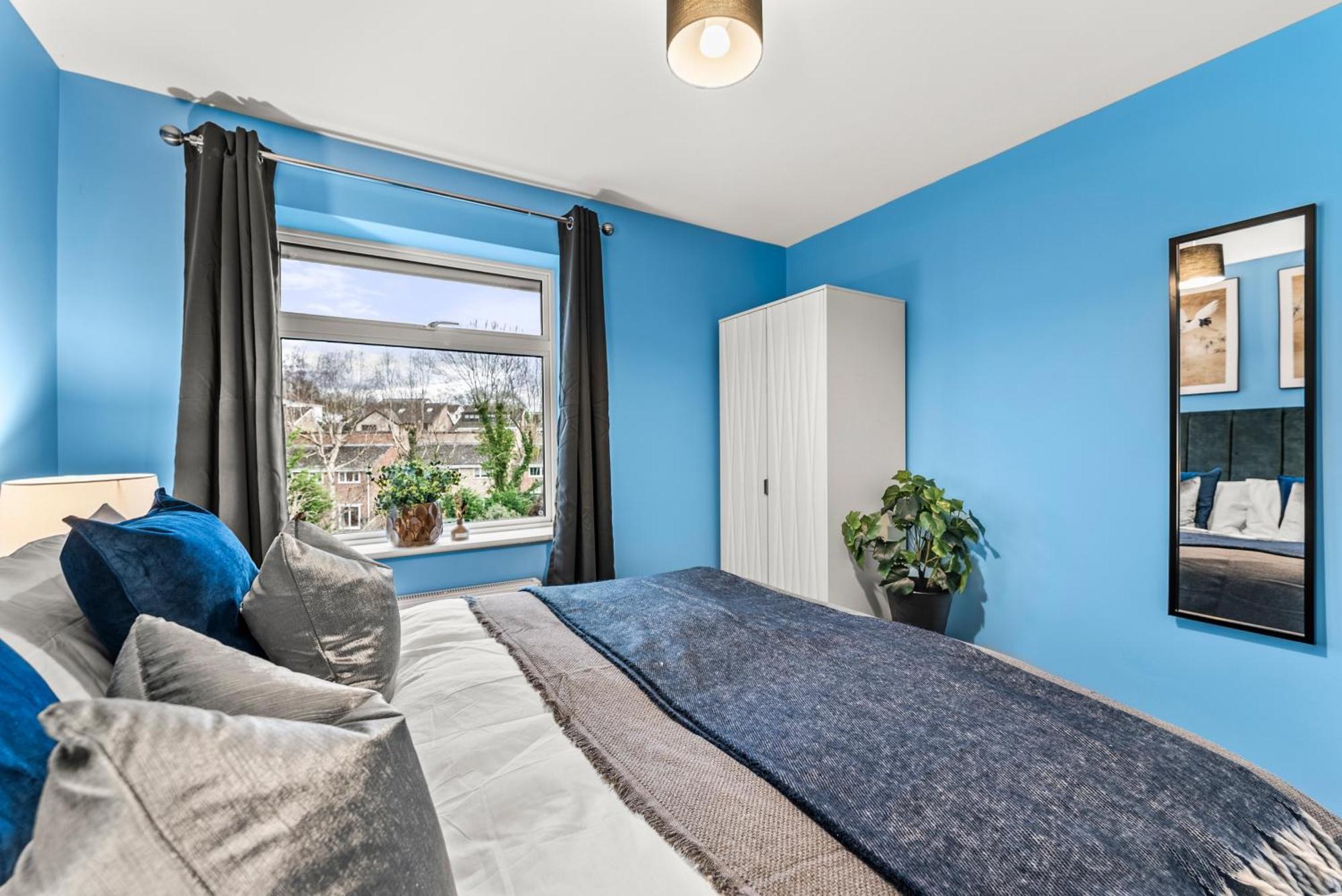 Elegant Retreat In Cheltenham - Garden & Parking Included Eksteriør billede