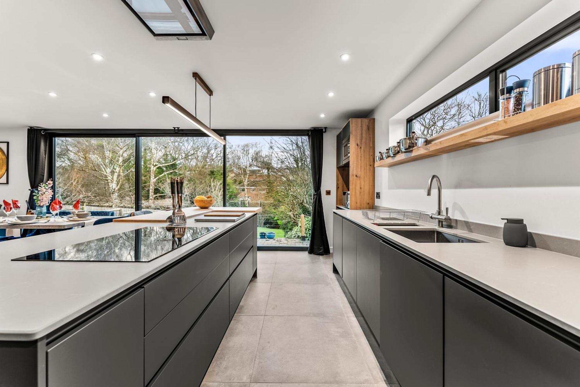 Elegant Retreat In Cheltenham - Garden & Parking Included Eksteriør billede
