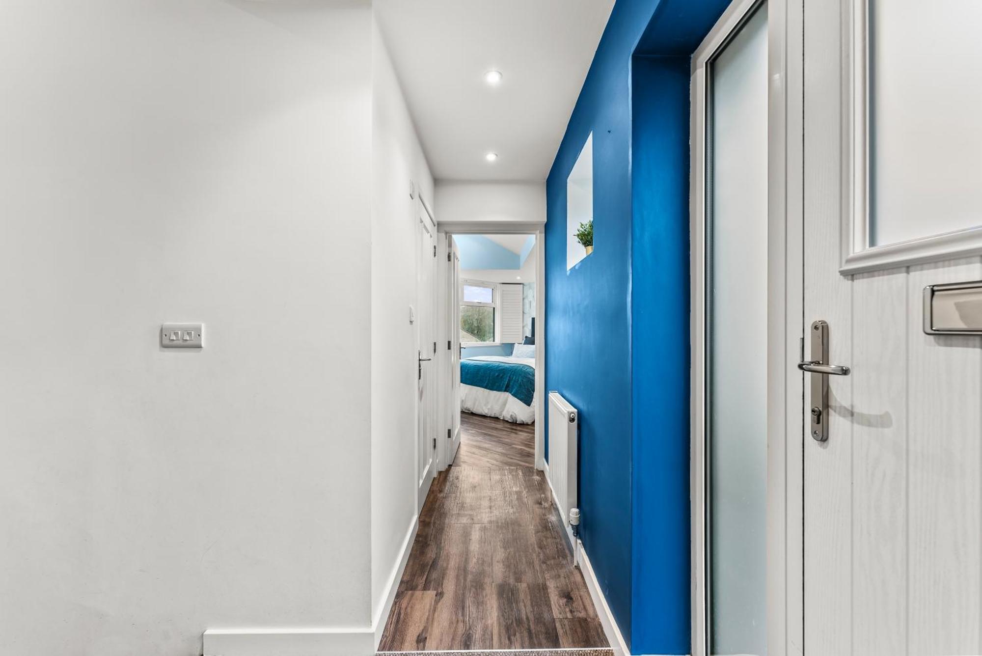 Elegant Retreat In Cheltenham - Garden & Parking Included Eksteriør billede