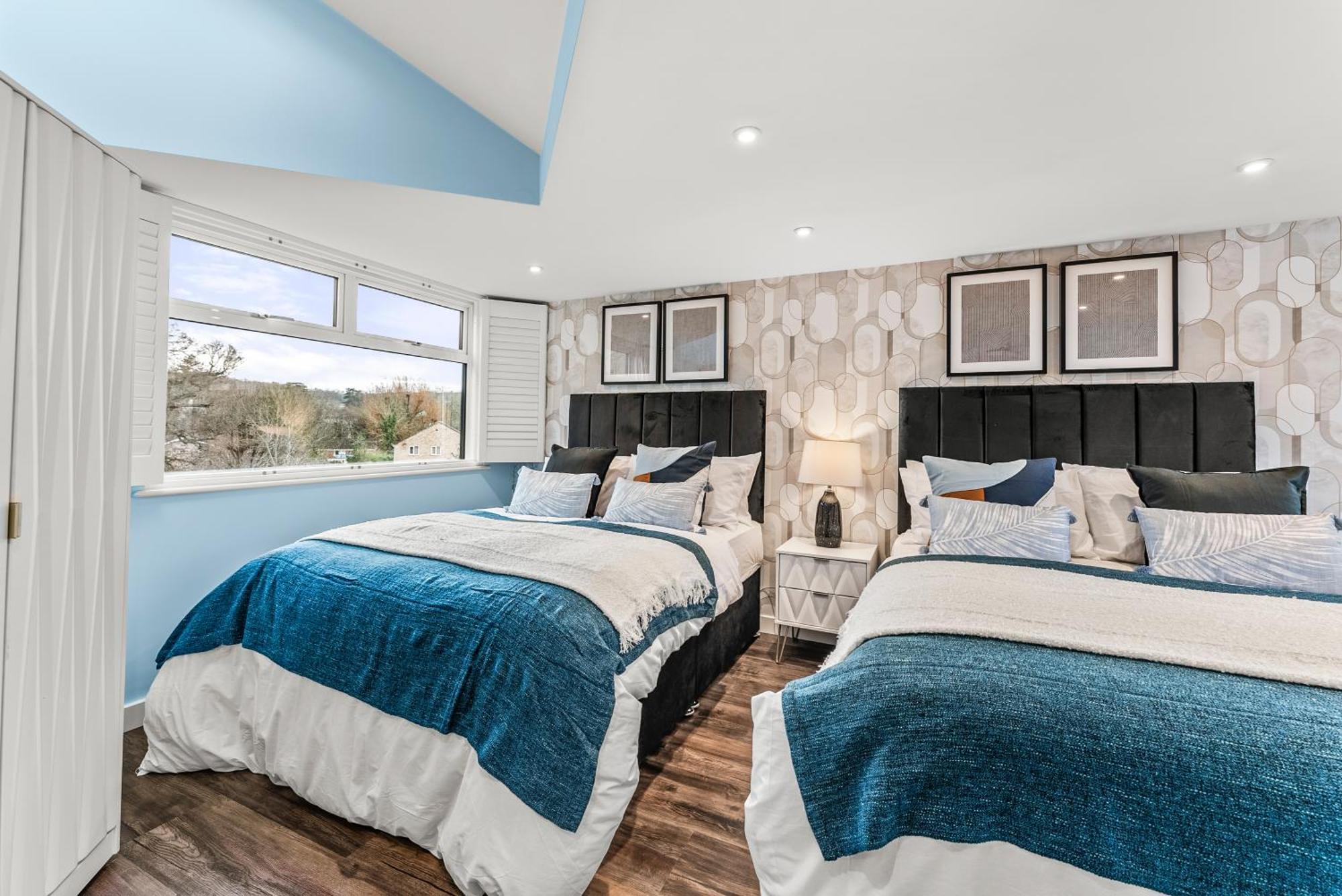 Elegant Retreat In Cheltenham - Garden & Parking Included Eksteriør billede