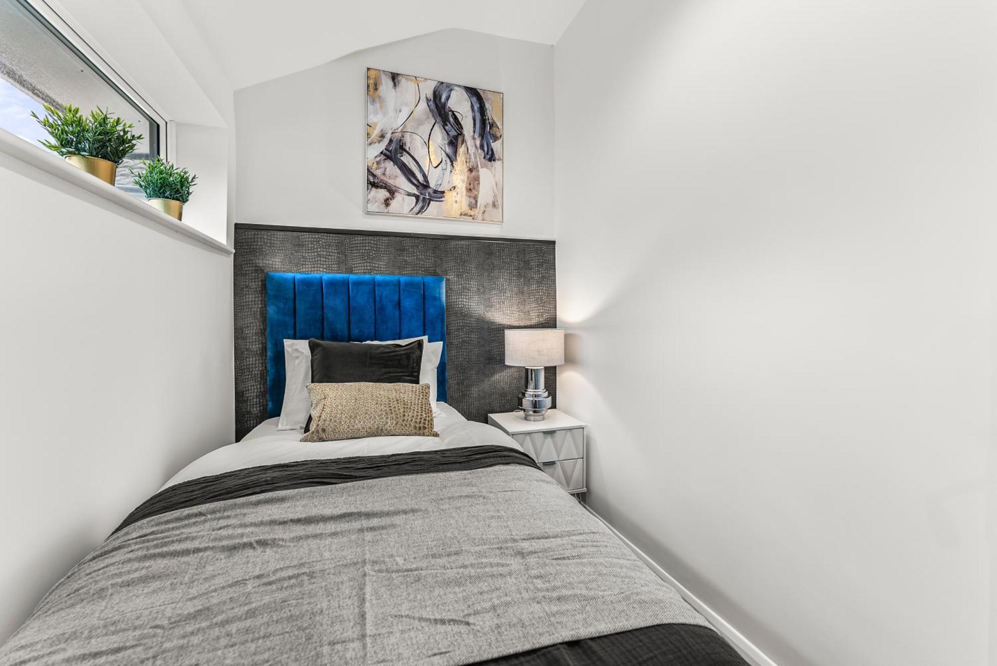 Elegant Retreat In Cheltenham - Garden & Parking Included Eksteriør billede