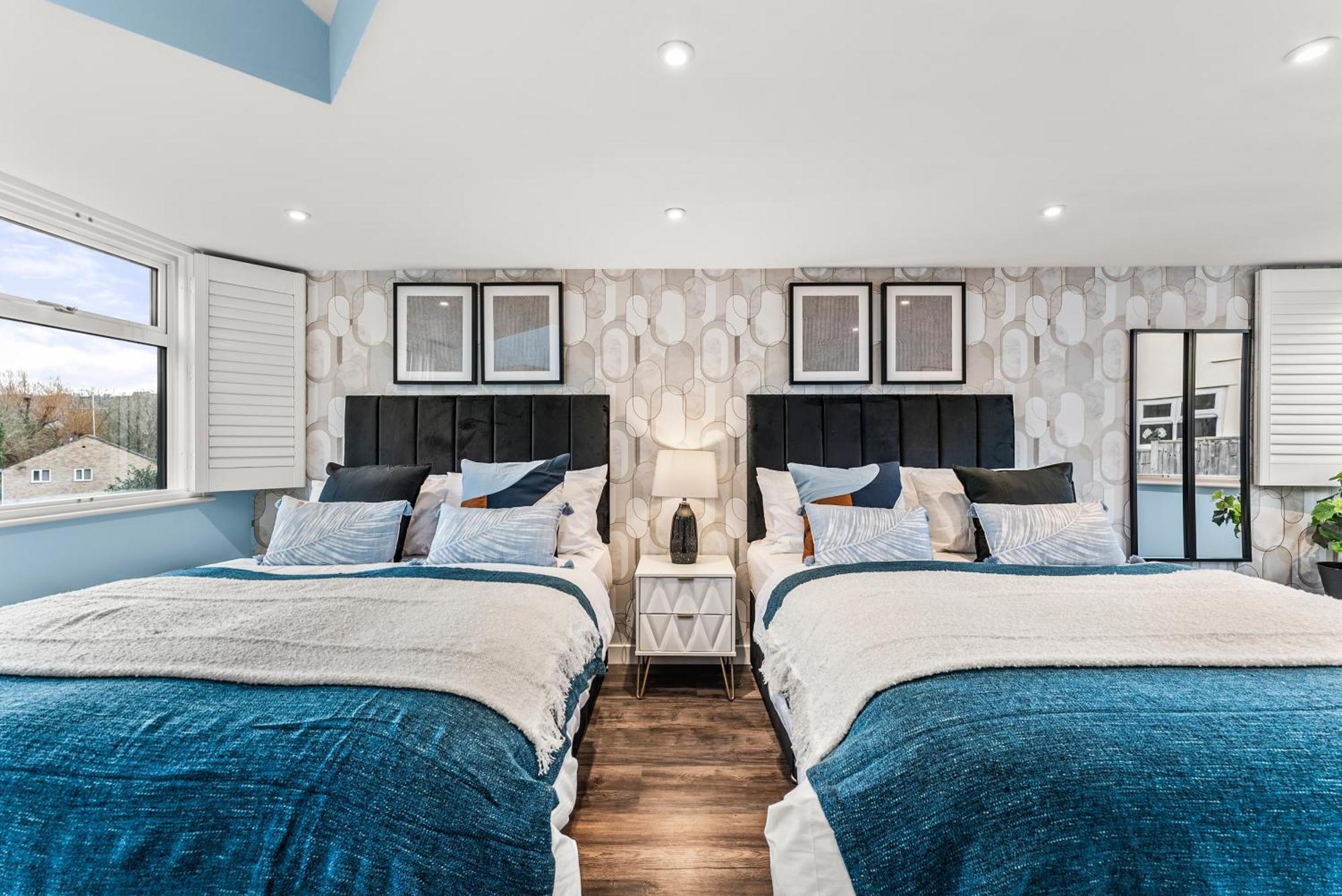 Elegant Retreat In Cheltenham - Garden & Parking Included Eksteriør billede