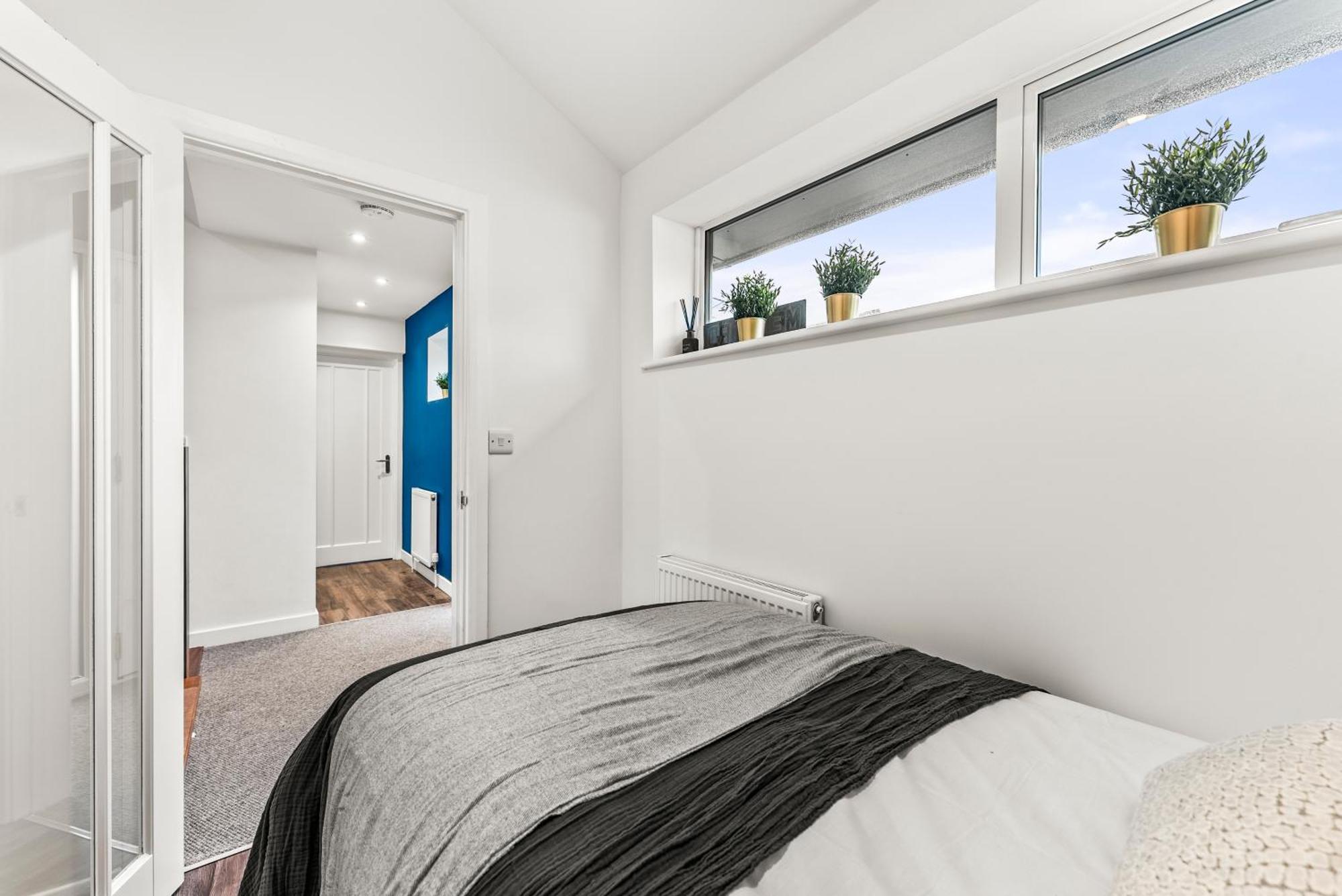 Elegant Retreat In Cheltenham - Garden & Parking Included Eksteriør billede