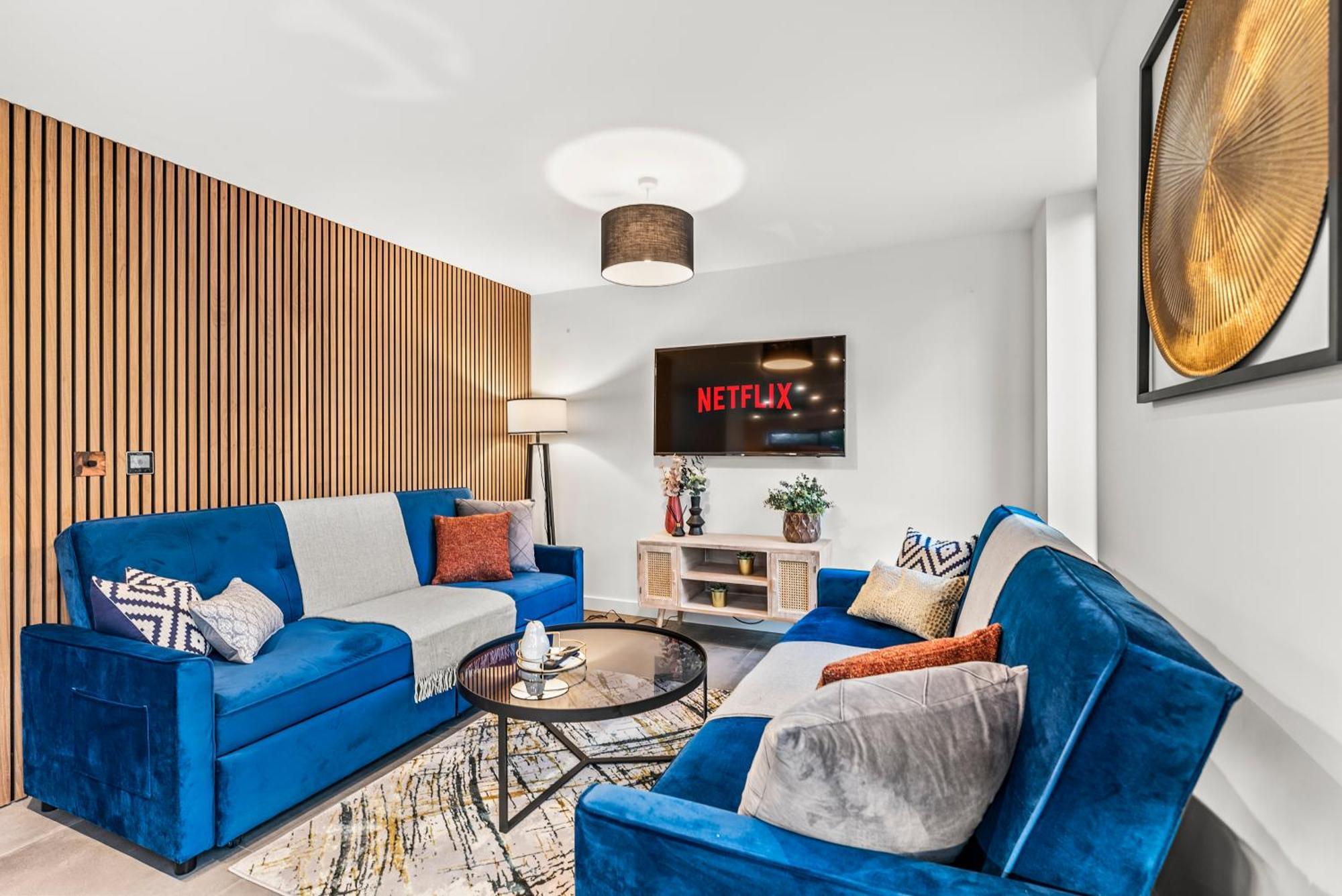 Elegant Retreat In Cheltenham - Garden & Parking Included Eksteriør billede