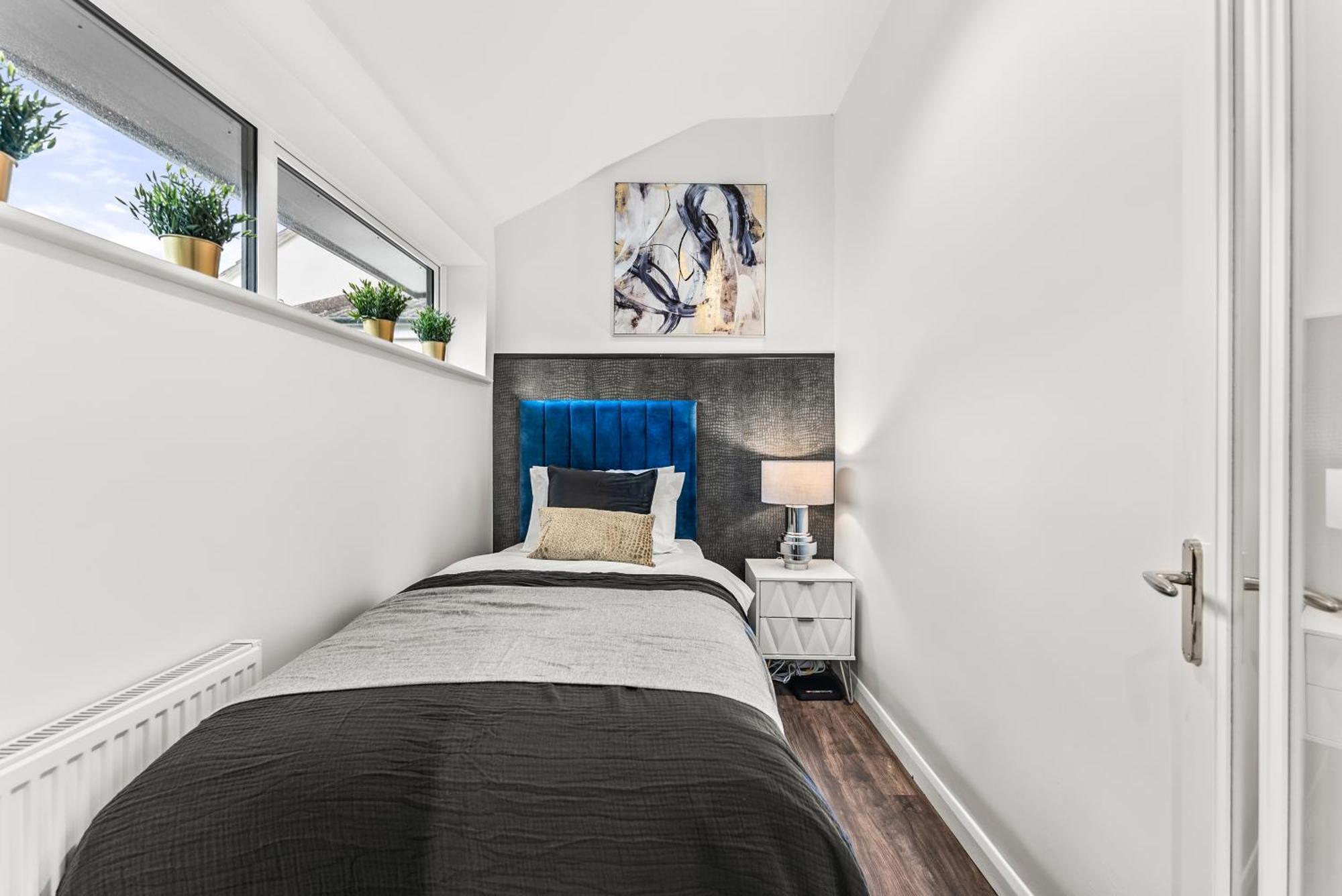 Elegant Retreat In Cheltenham - Garden & Parking Included Eksteriør billede